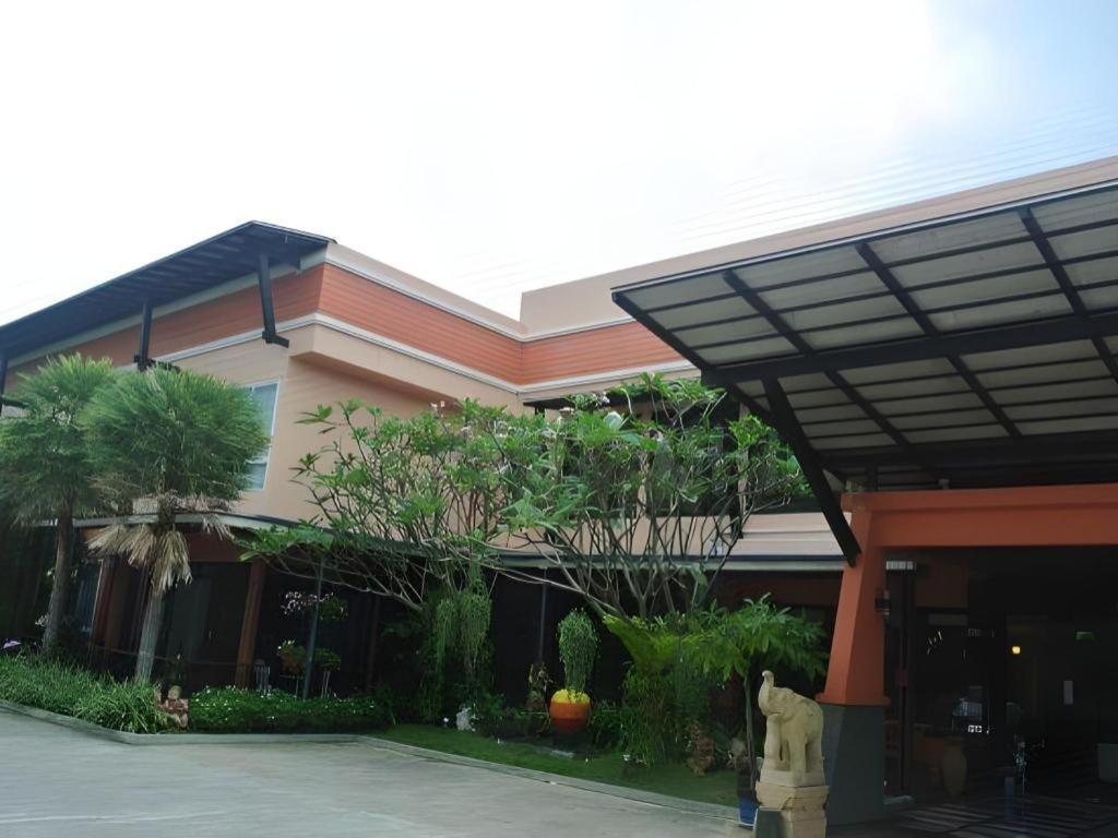 City Park Hotel Phatthalung Esterno foto