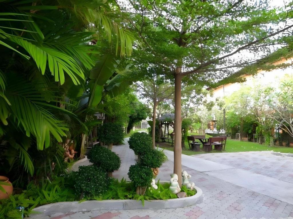 City Park Hotel Phatthalung Esterno foto