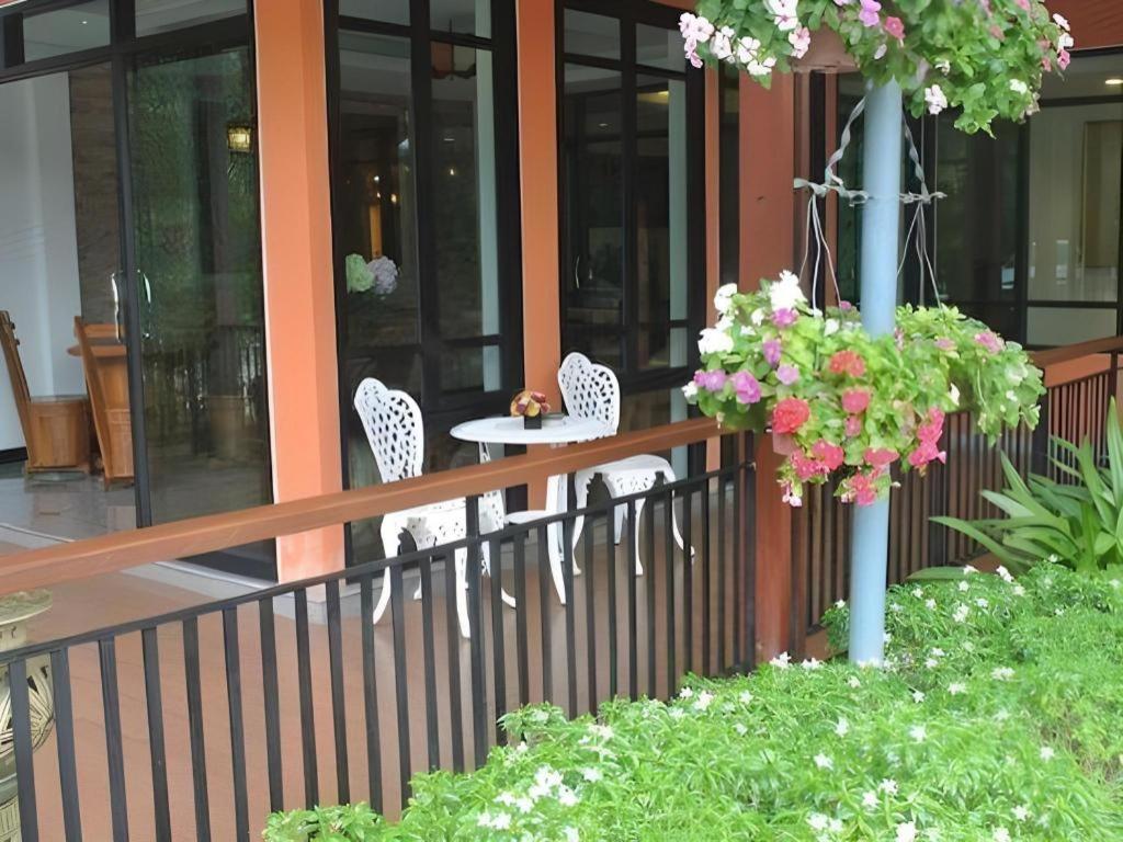 City Park Hotel Phatthalung Esterno foto